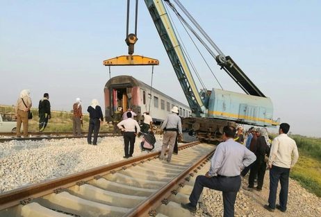 resized 717788 953 e1499844353510 گرمای شدید هوا در خوزستان علت خروج قطار از مسیر