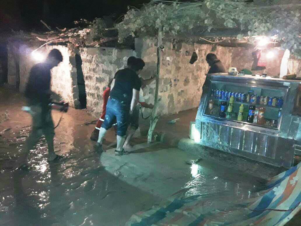 167320 جاری شدن مجدد سیلاب در مرغزار و امامزاده عبدالله باغملک