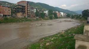 بارگیری 6 300x168 تفکر ادامه روند خشکسالی عامل تعرض به رودخانه ها در استان شد