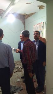 100501 737 169x300 بازدید هیئت اعزامی مناطق نفت خیز جنوب از مناطق زلزله زده مسجدسلیمان