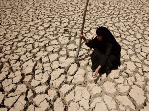 parched earth.jpg.size .custom.crop .873x650 300x223 ۸۵ درصد جمعیت ایران تحت تاثیر خشکسالی