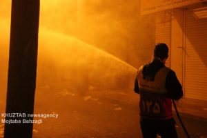 IMG 20200308 WA0022 300x200 استمرار عملیات ضدعفونی و گندزدایی معابر شهر اهواز توسط سازمان آتش نشانی
