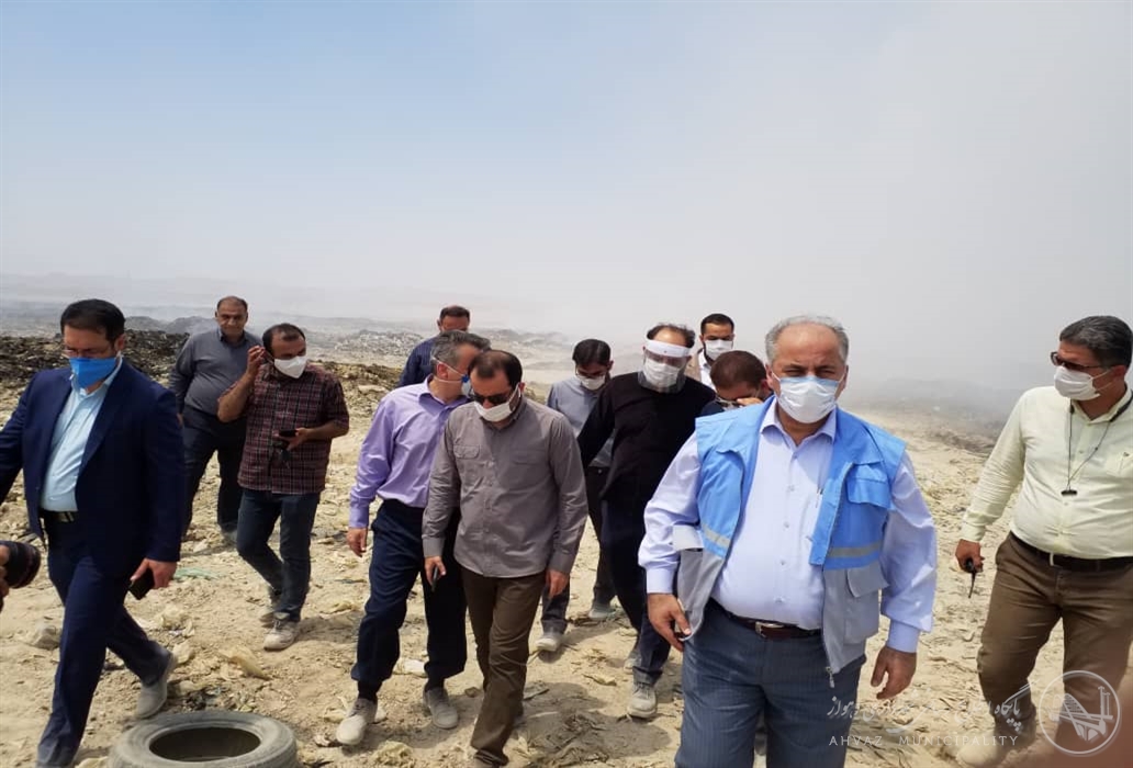 IMG 20200701 WA0056 گزارش تصویری بازدید شهردار اهواز از محل دفن پسماند صفیره در پی آتش سوزی