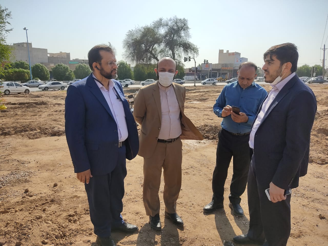 IMG 20211123 WA0093 بازدید رییس کمیسیون محیط زیست و فضای سبز شورای شهر اهواز از میدان جمهوری