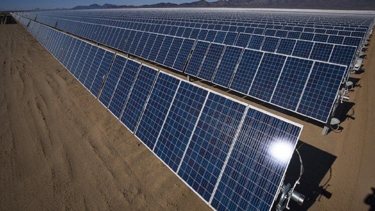 15972604 892 توزیع ۲۰ دستگاه پنل خورشیدی در بین عشایر باغملک