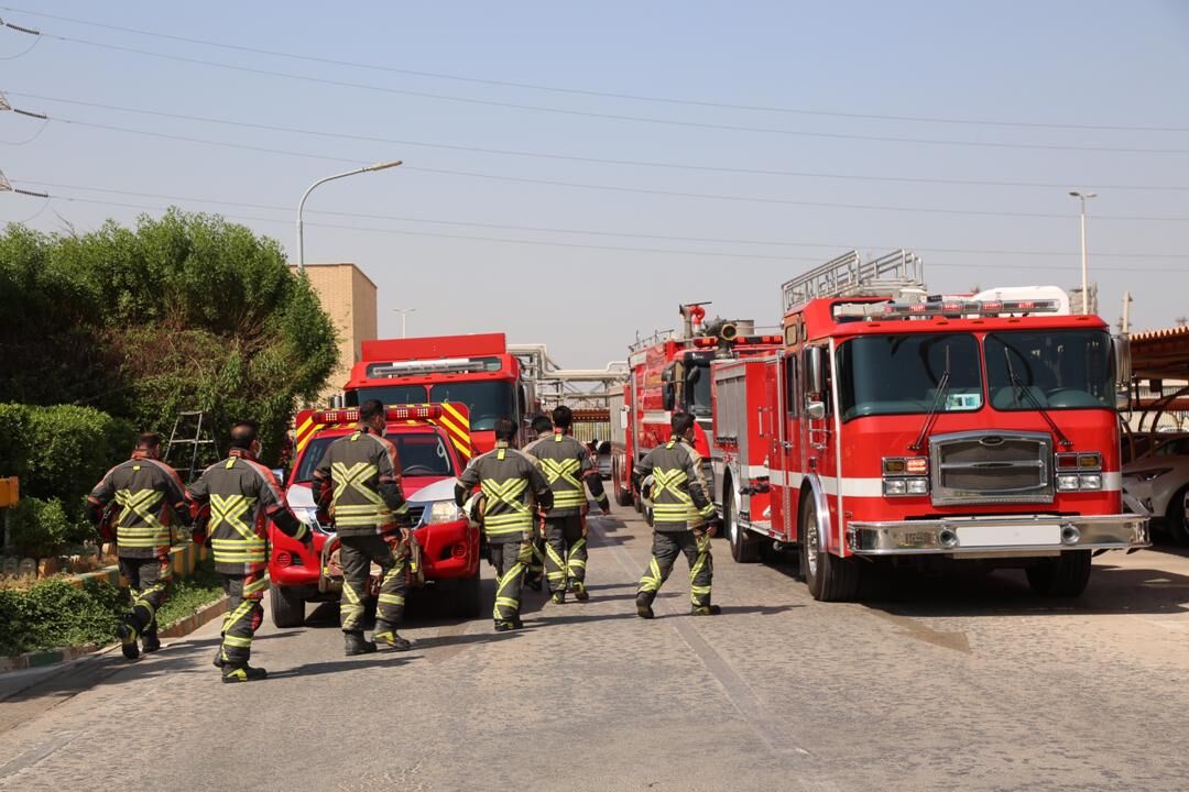 287147 اعزام تیم واکنش سریع ایمنی و آتش نشانی منطقه ویژه اقتصادی پتروشیمی به آبادان
