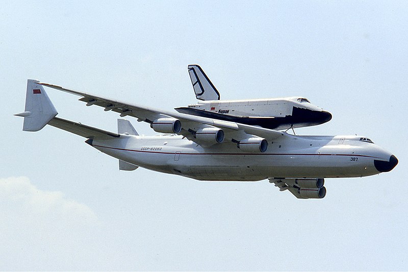 Antonov An 225 with Buran at Le Bourget 1989 Manteufel سرنوشت بزرگترین هواپیمای جهان به کجا ختم شد